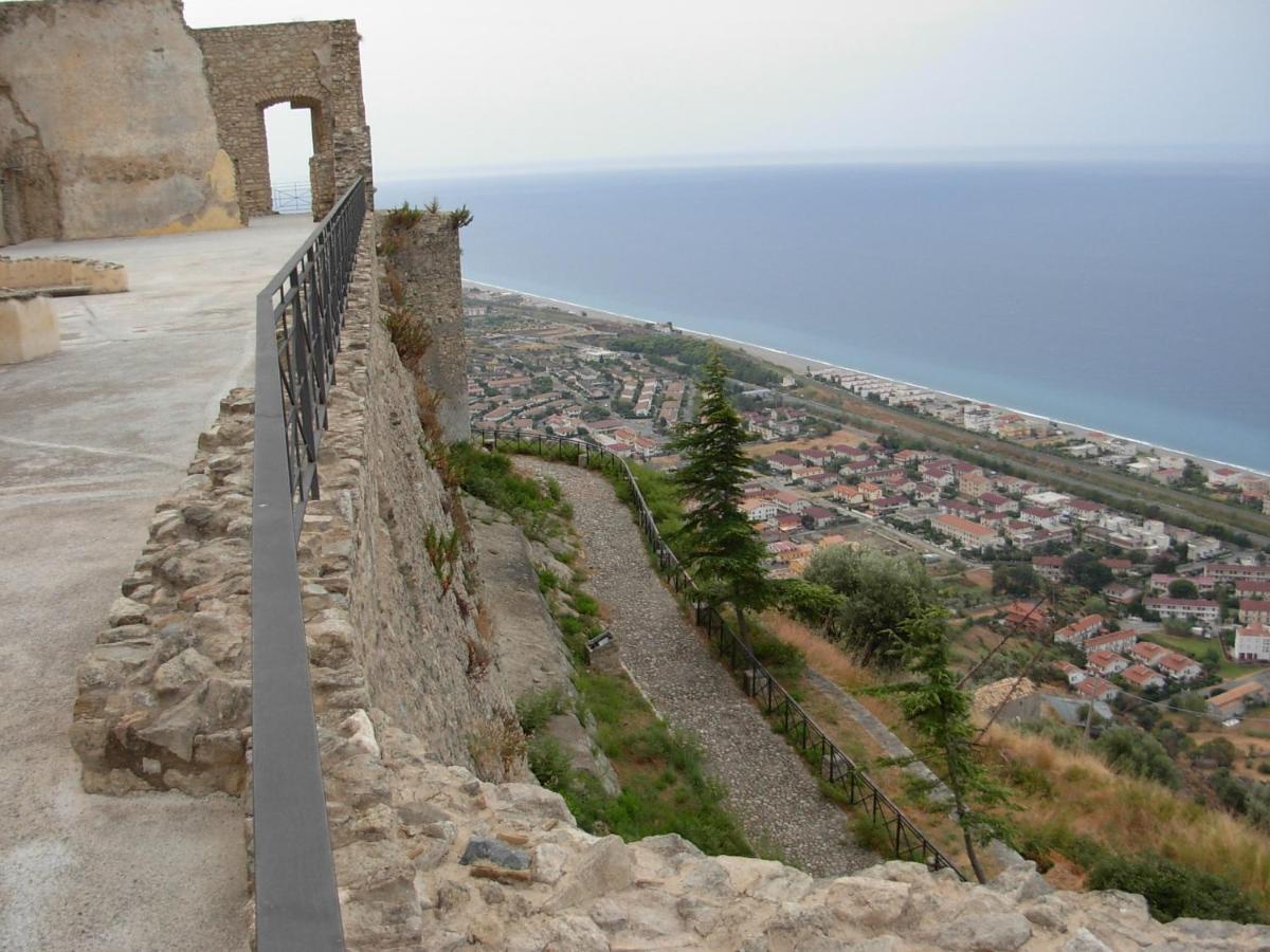 Al Castello Apartment Фьюмефреддо-Бруцио Экстерьер фото